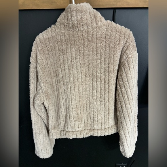 NWOT cozy button up crop jacket. Size small tan in color - Picture 3 of 3